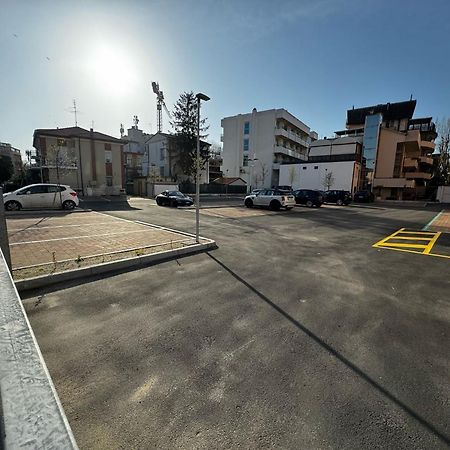 Appartamento Con Posto Auto Privato A Marina Centro Mare リミニ エクステリア 写真